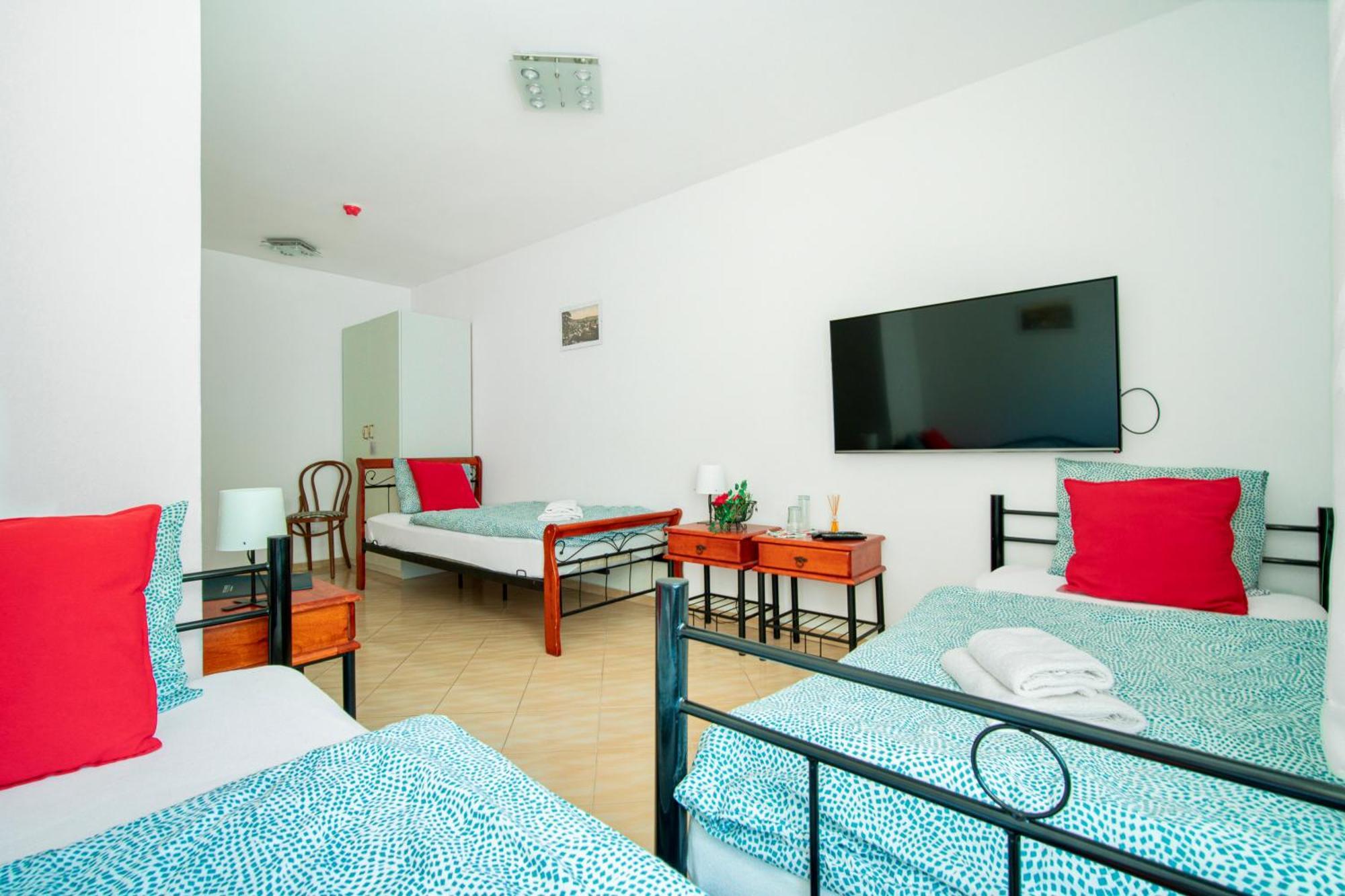 Hotel Ostende Chocerady Kültér fotó