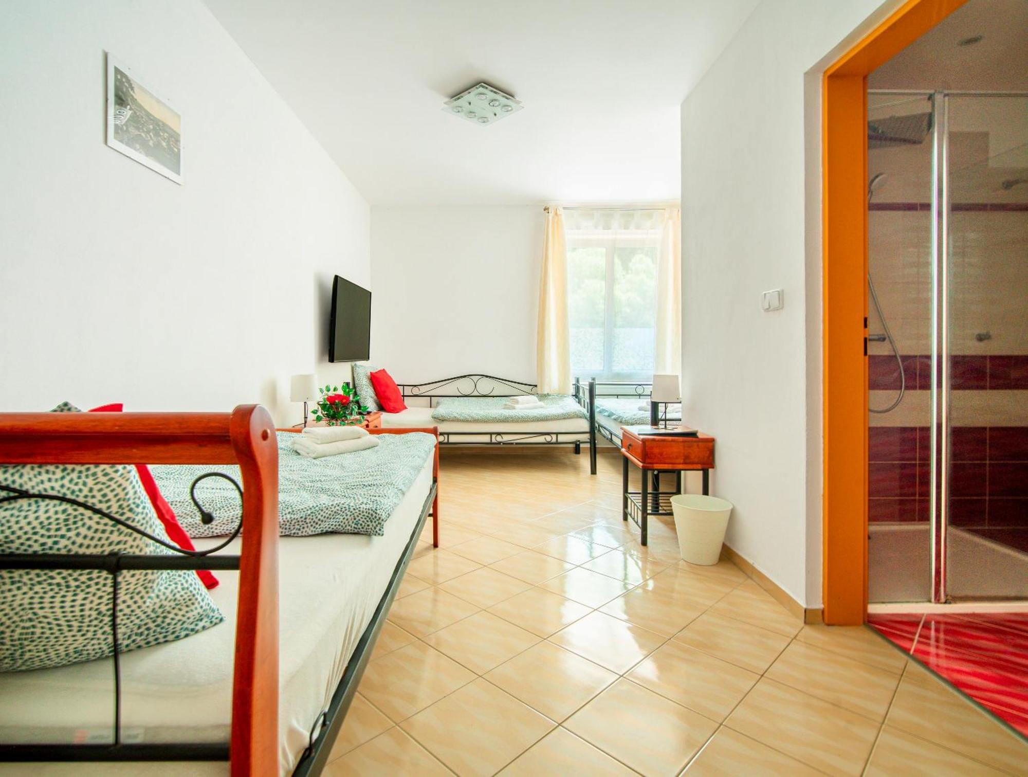Hotel Ostende Chocerady Kültér fotó