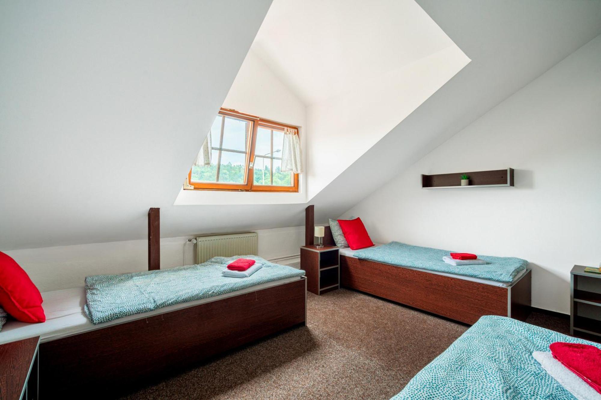 Hotel Ostende Chocerady Kültér fotó