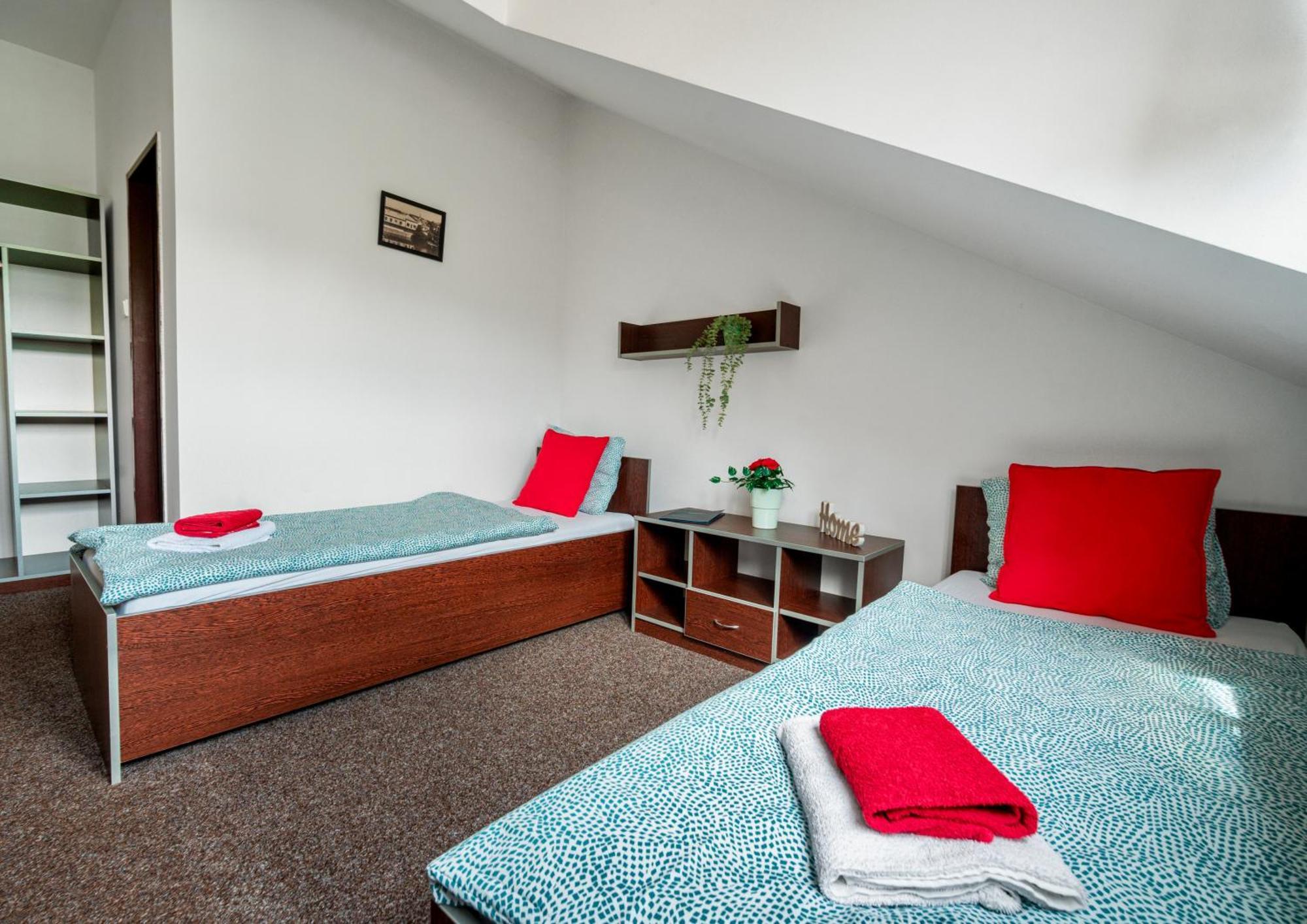Hotel Ostende Chocerady Kültér fotó