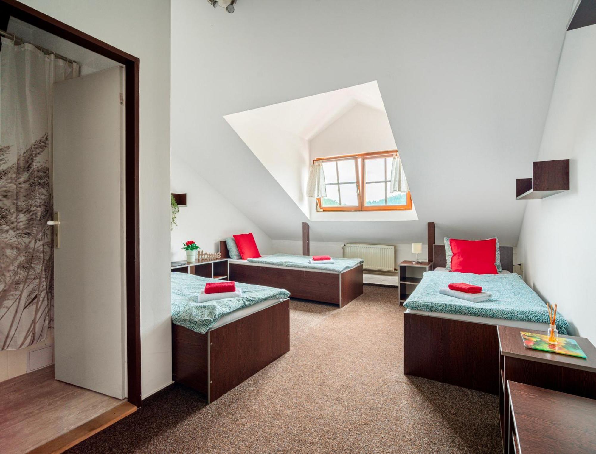 Hotel Ostende Chocerady Kültér fotó