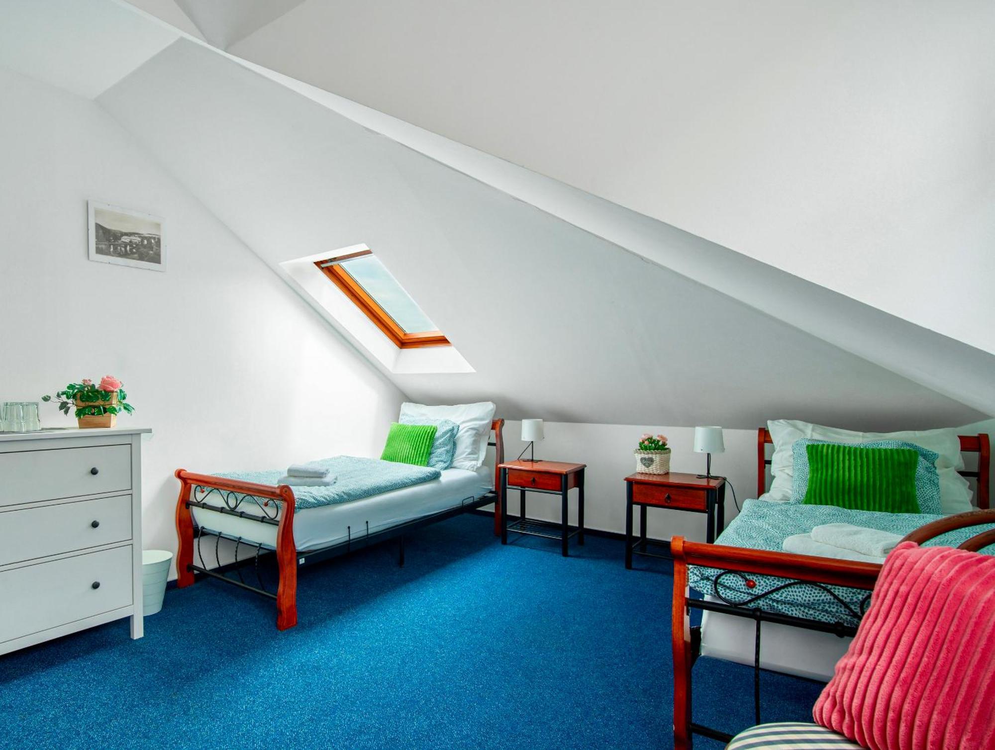 Hotel Ostende Chocerady Kültér fotó