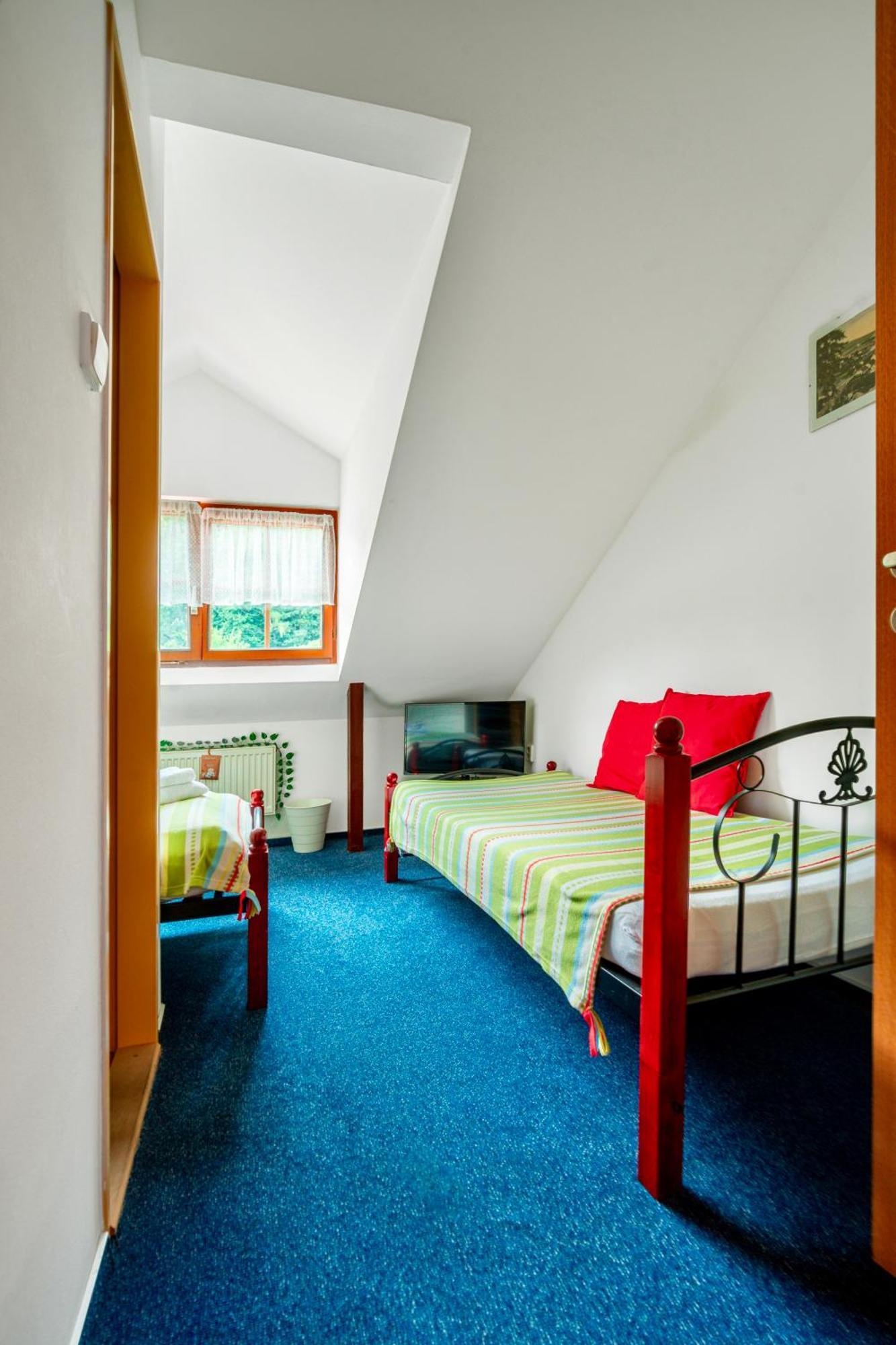 Hotel Ostende Chocerady Kültér fotó