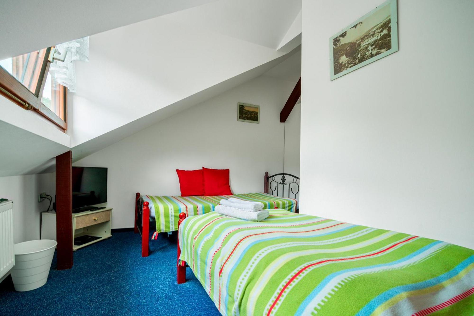 Hotel Ostende Chocerady Kültér fotó