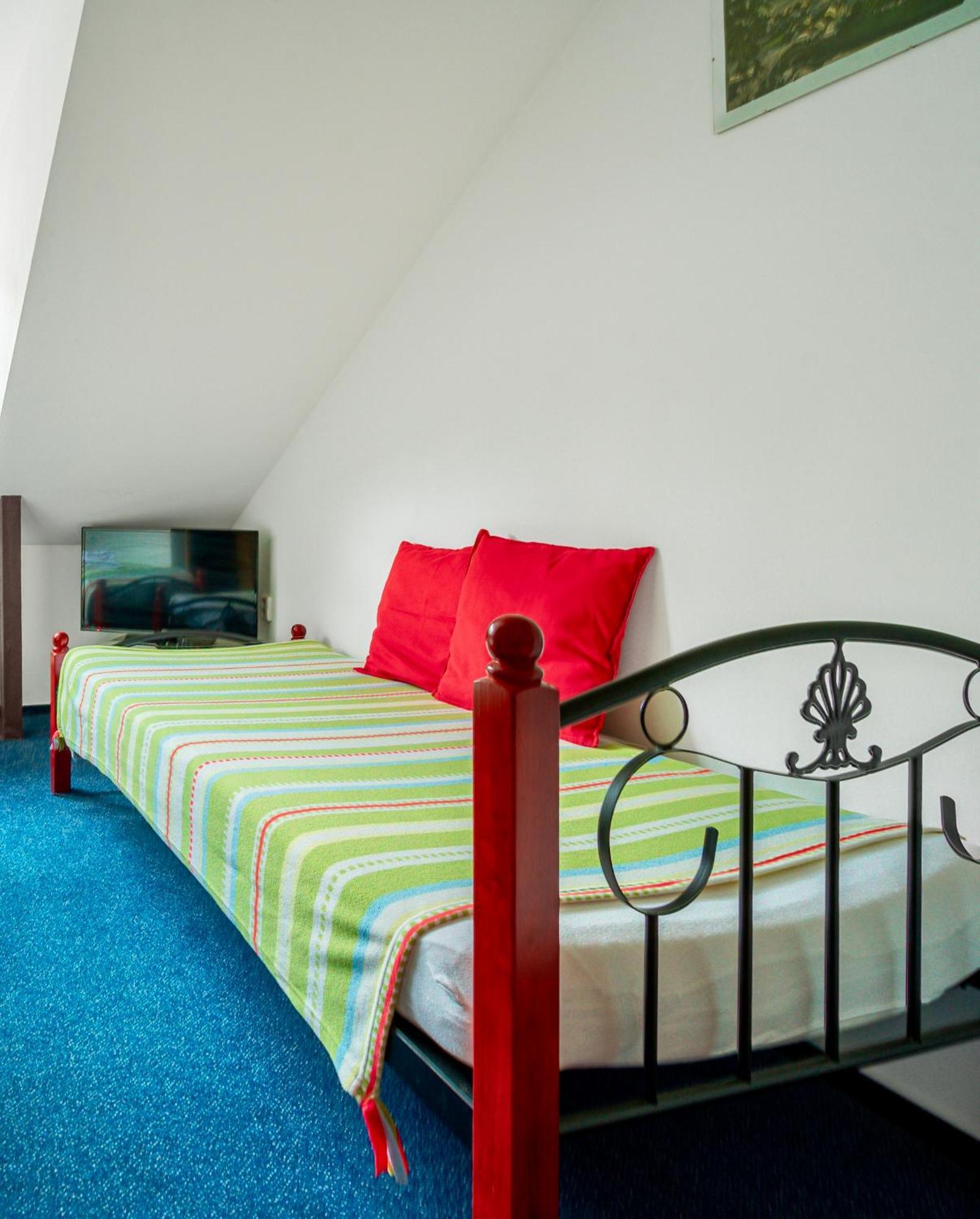 Hotel Ostende Chocerady Kültér fotó