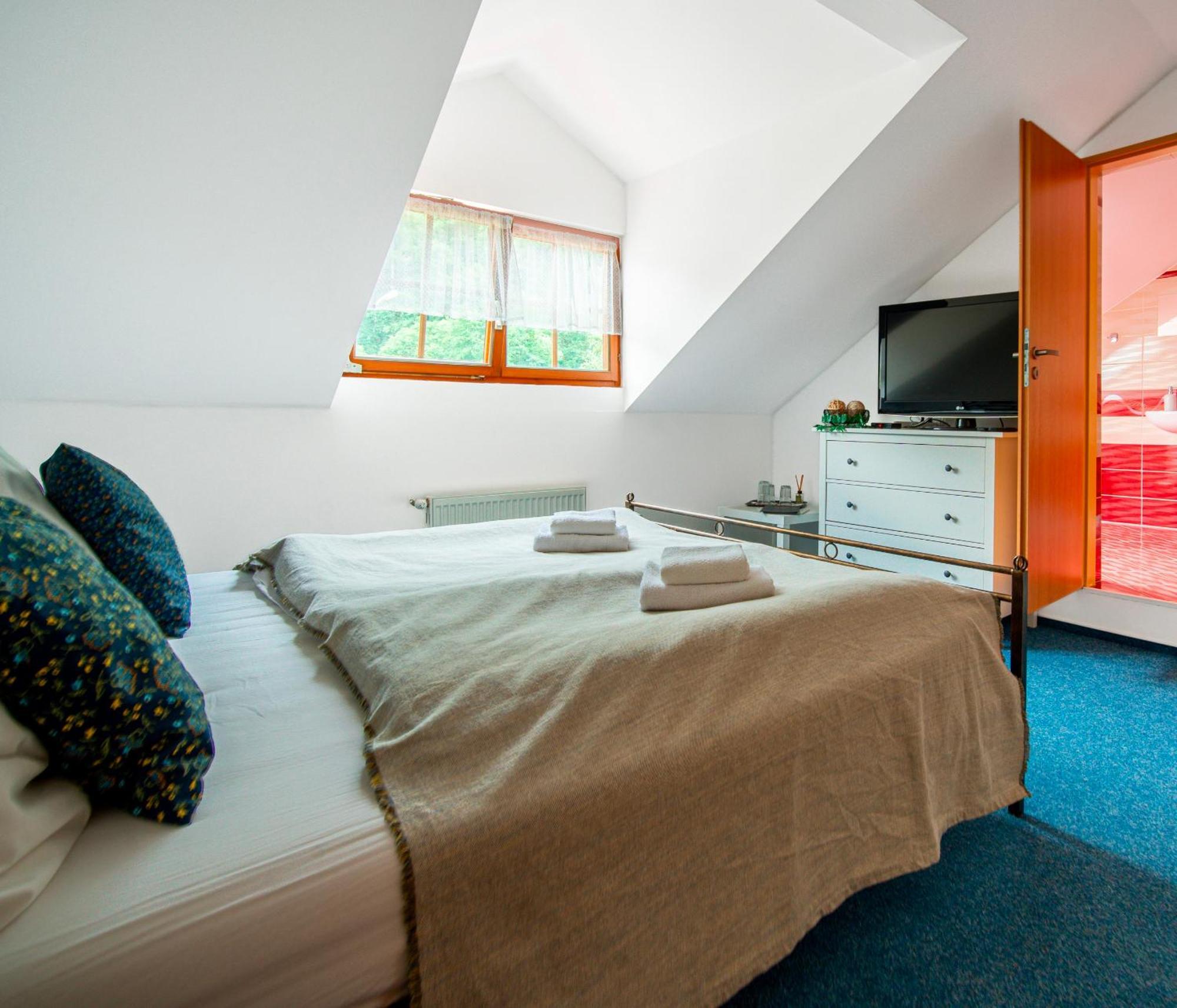 Hotel Ostende Chocerady Kültér fotó