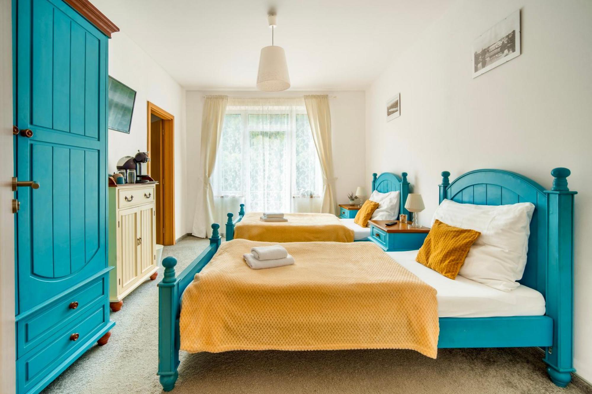 Hotel Ostende Chocerady Kültér fotó