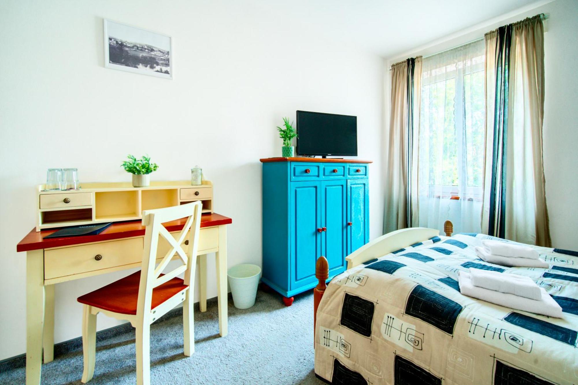 Hotel Ostende Chocerady Kültér fotó