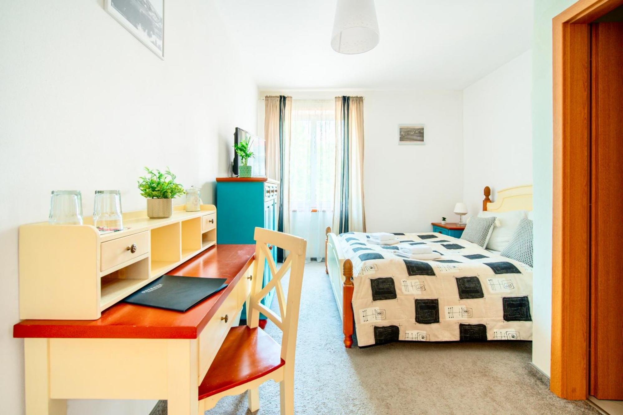 Hotel Ostende Chocerady Kültér fotó