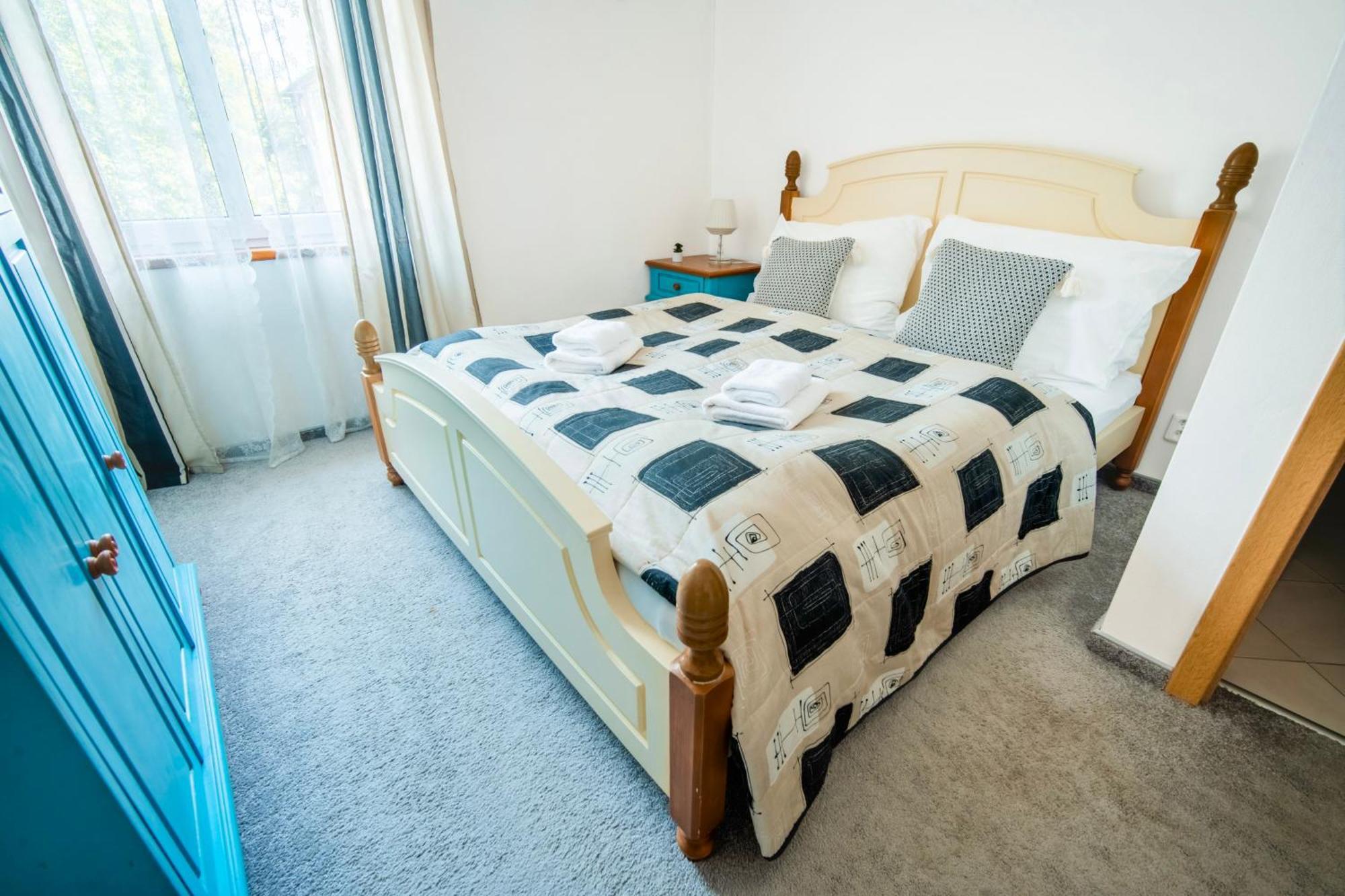 Hotel Ostende Chocerady Kültér fotó